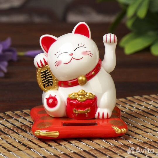 Статуэтка Манеко