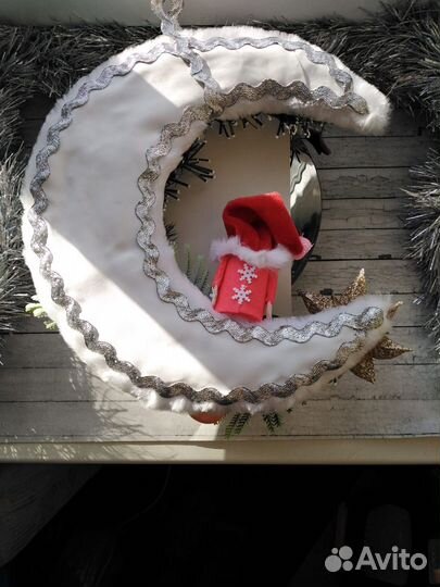 Венок, луна