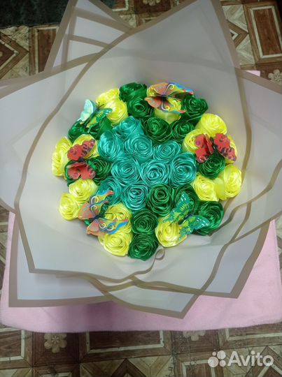 Букет цветов из атласных лент