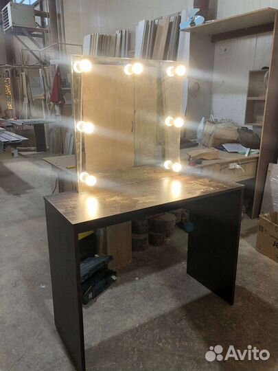 Гримëрное зеркало с лампами б/у