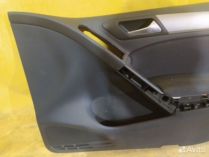 Обшивка двери передней правой VW golf VI