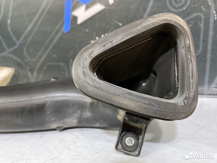 Патрубок воздушного фильтра Audi A6 C6 AUK 2006