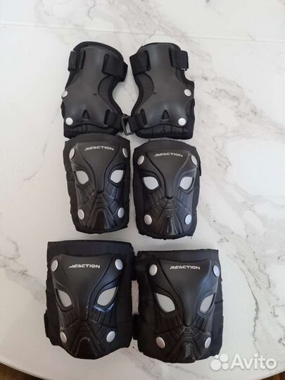 Набор детской защитной экипировки новый