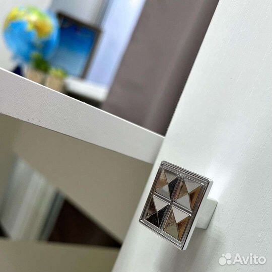 Стол компьютерный белый