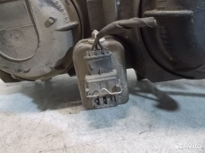 Фара передняя правая Volvo XC70 2003