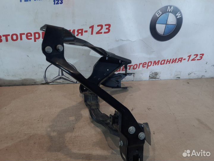 Кронштейн фары передний правый Mercedes C200 W204