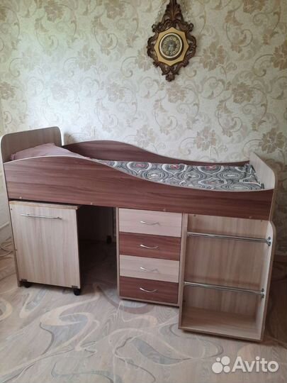 Кровать чердак детская со столом