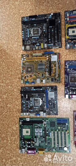 Много материнских плат