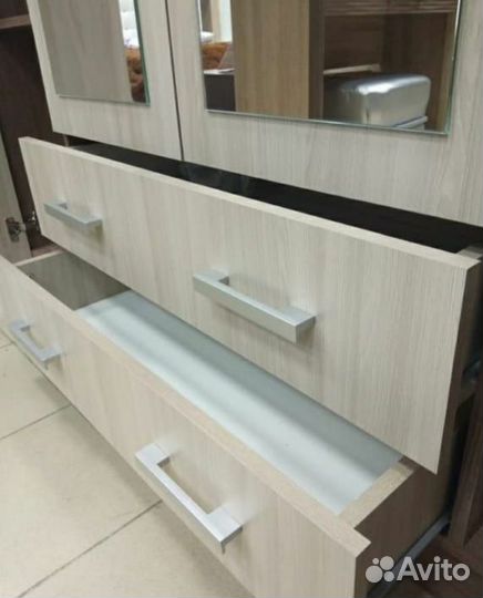 Шкаф распашной с зеркалом Новый 160 см
