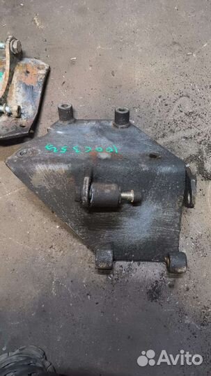 Кронштейн компрессора Audi 100c3 5 цилиндров