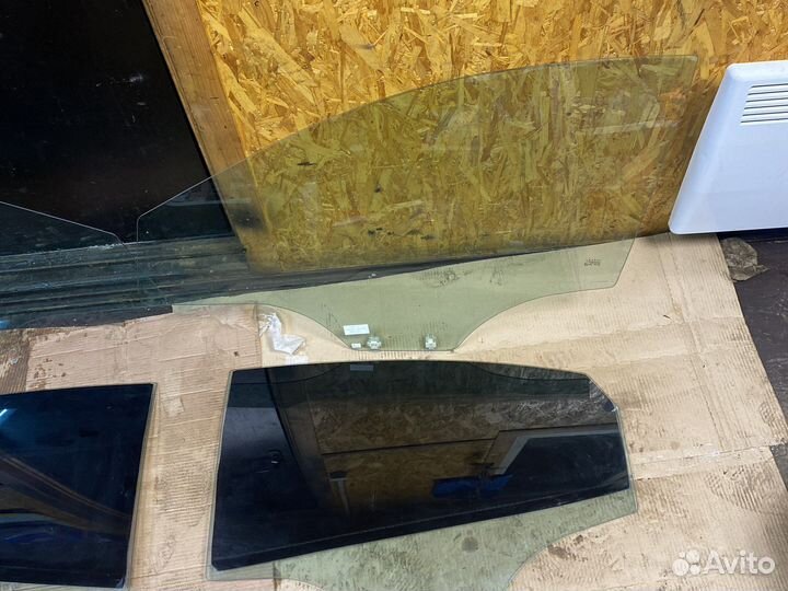 Стекло боковые Кia rio 3
