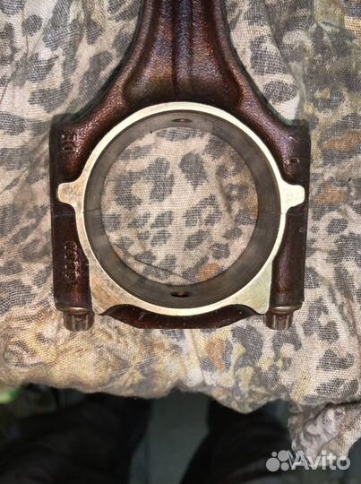 Шатун с поршнем Audi A4 B7 2.0