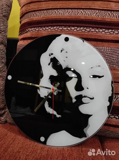 Часы с Мэрилин Монро