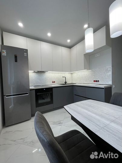 Серая кухня стильная