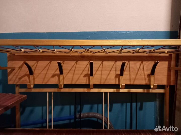 Вешалка настенная в прихожую