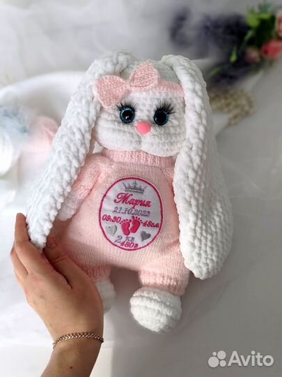Вязаная зайка с метрикой ручной работы