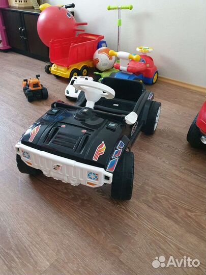 Детская педальная машина