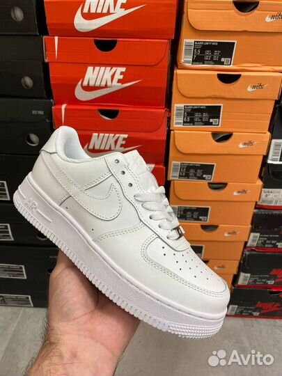 Кроссовки Nike Air Force 1 luxe