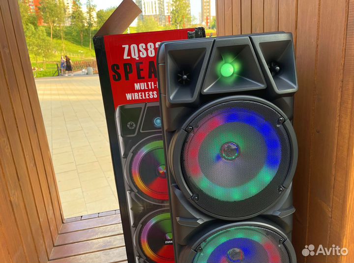 Колонка музыкальная с беспроводным микрофоном