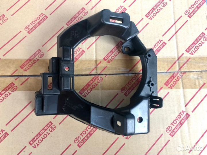 Кронштейн птф передний правый Toyota Lc Prado 150