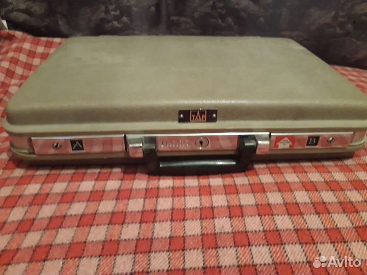 Кейс, дипломат, чемодан пластиковый. ссср- редкий