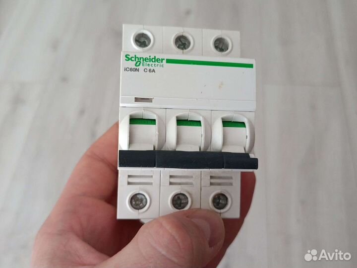 Schneider electric 6A трёхполюсный ав