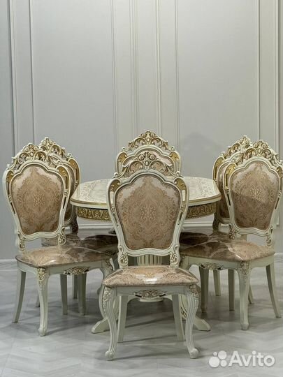 Стол и стулья