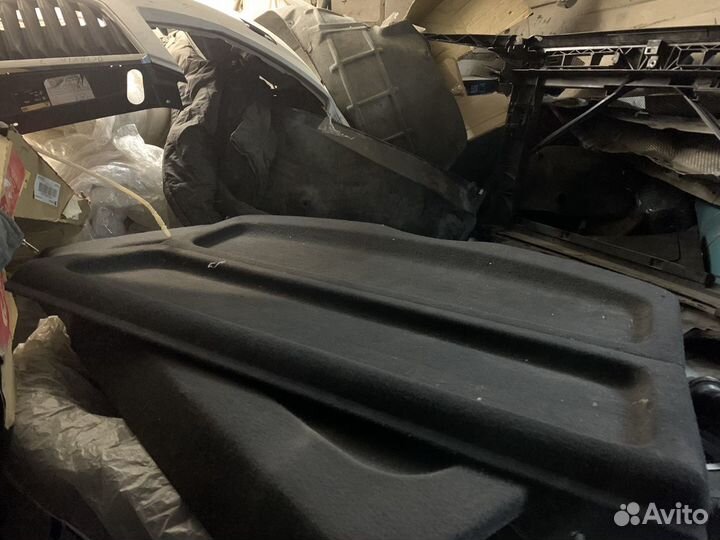 Продаю полку и другие запчасти на Шкоду Октавия А5