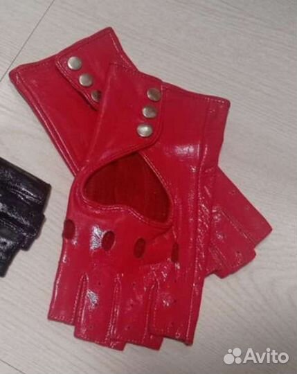 Перчатки без пальцев женские