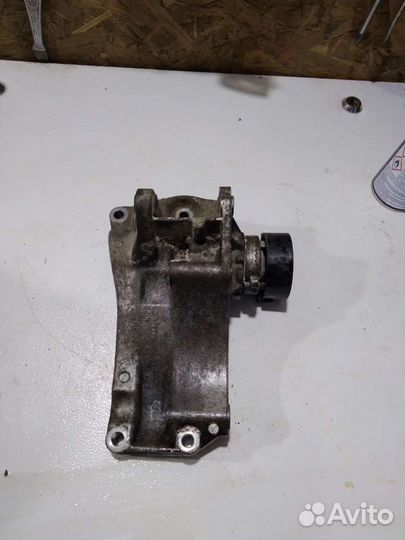 Кронштейн генератора шкода октавия а4 фольксваген