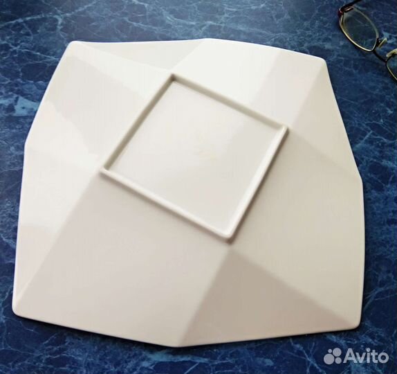 Тарелка, фарфор. Осирис и Исида