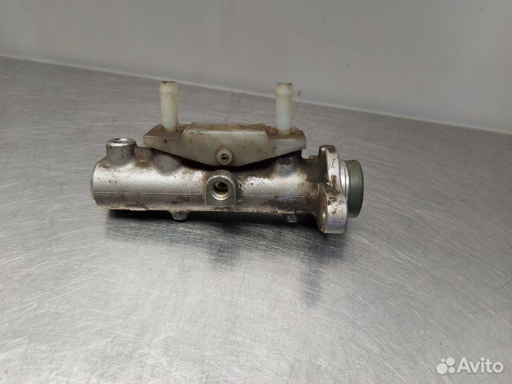 Главный тормозной цилиндр Mitsubishi Outlander