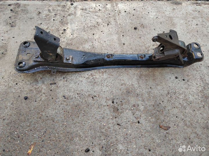 Лыжа подрамника Nissan Almera N16