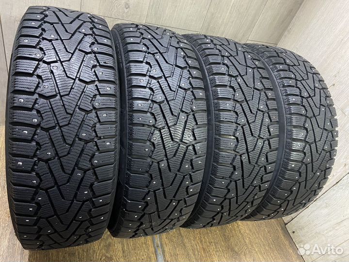 Pirelli Ice Zero 215/65 R16