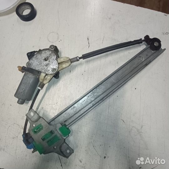 Стеклоподъемник Toyota Avensis