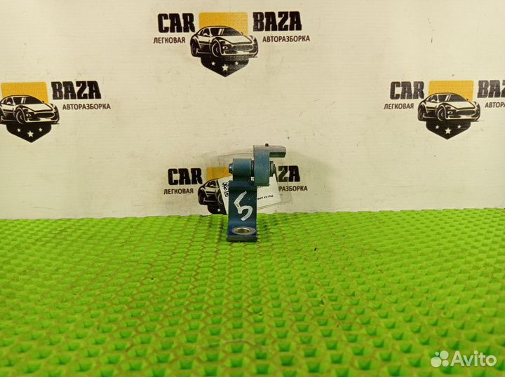 Петля двери верхняя правая R Volkswagen Tiguan