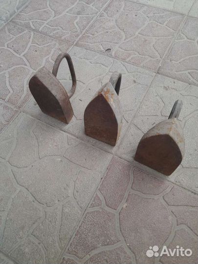 Старинные чугунные утюги