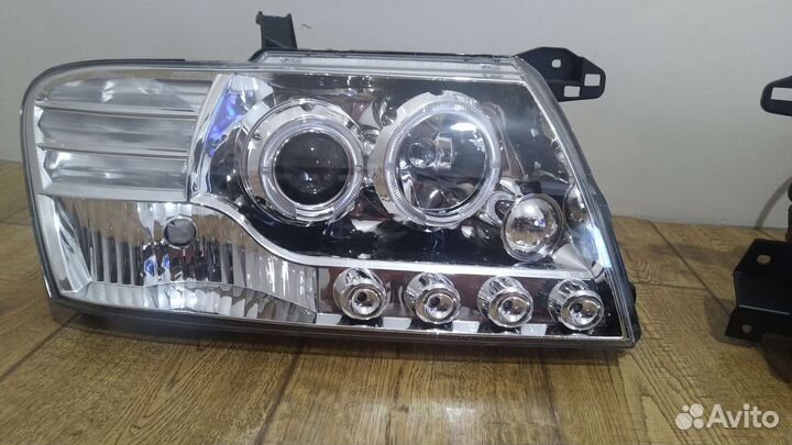LED тюнинг фары Mitsubishi Pajero III 1999-2006