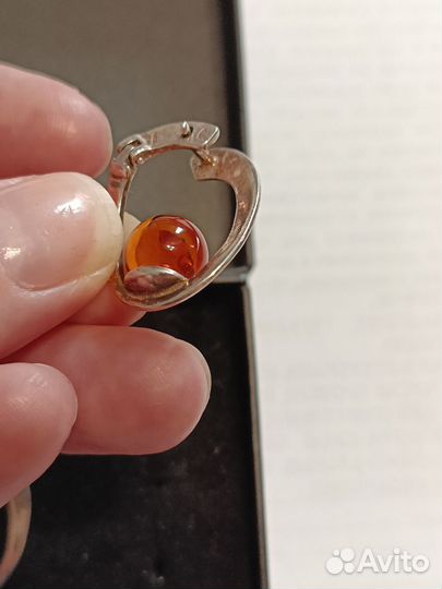 Серебряные серьги с янтарем