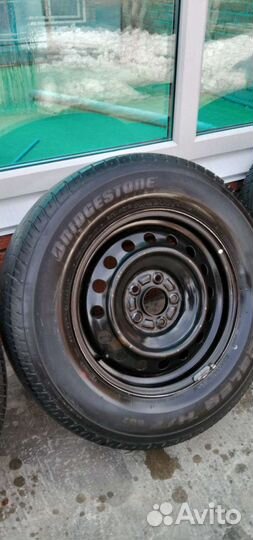 Bridgestone Dueler H/T 687 225/70 R16