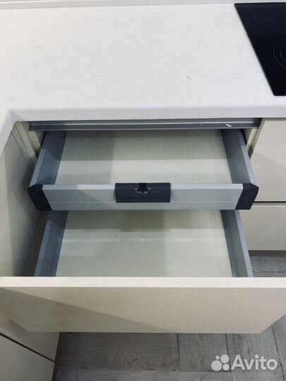 Кухня угловая без ручек. Рассрочка