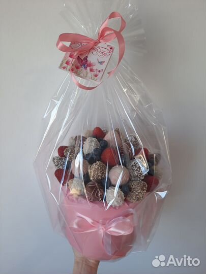 Букеты из клубники в шоколаде, конфет