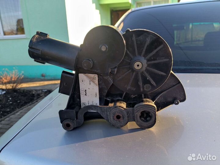 Механизм подъема крышки багажника Audi A8 (D3)