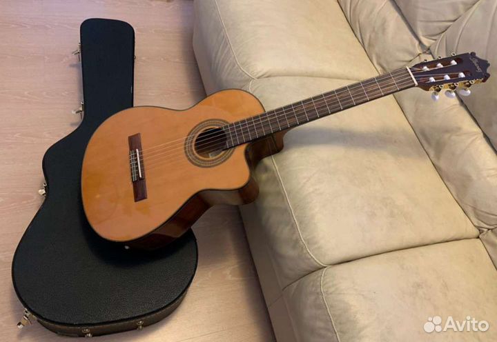 Классическая гитара с подключением+кофр