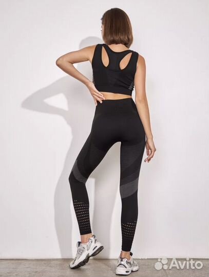 Спортивный костюс с короткой кофтой