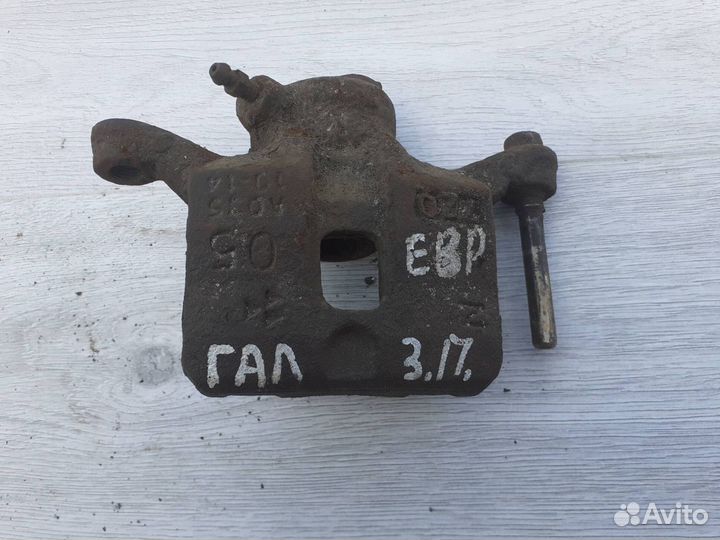 Суппорт задний правый Mitsubishi Galant 8