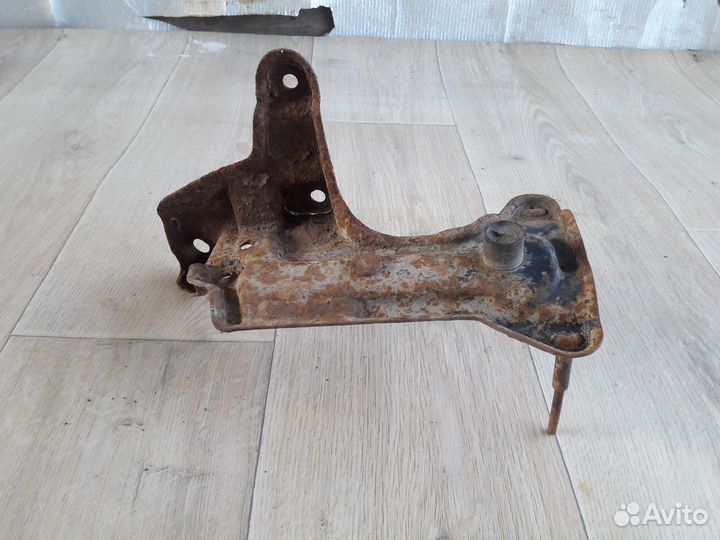 Кронштейн компрессора подвески Mercedes W220