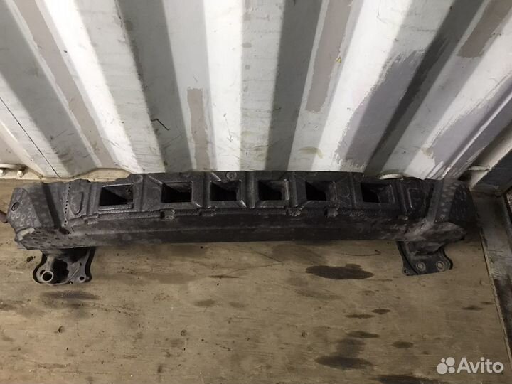 Усилитель переднего бампера Passat CC