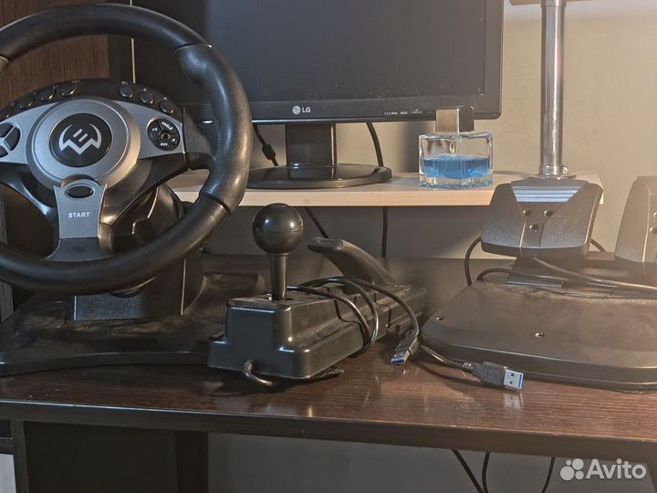 Игровой руль с педалями и коробкой передач
