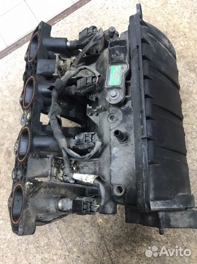 Коллектор впускной Пежо 307. 1.6